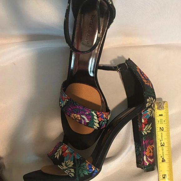 Heels - Picture 5 of 5